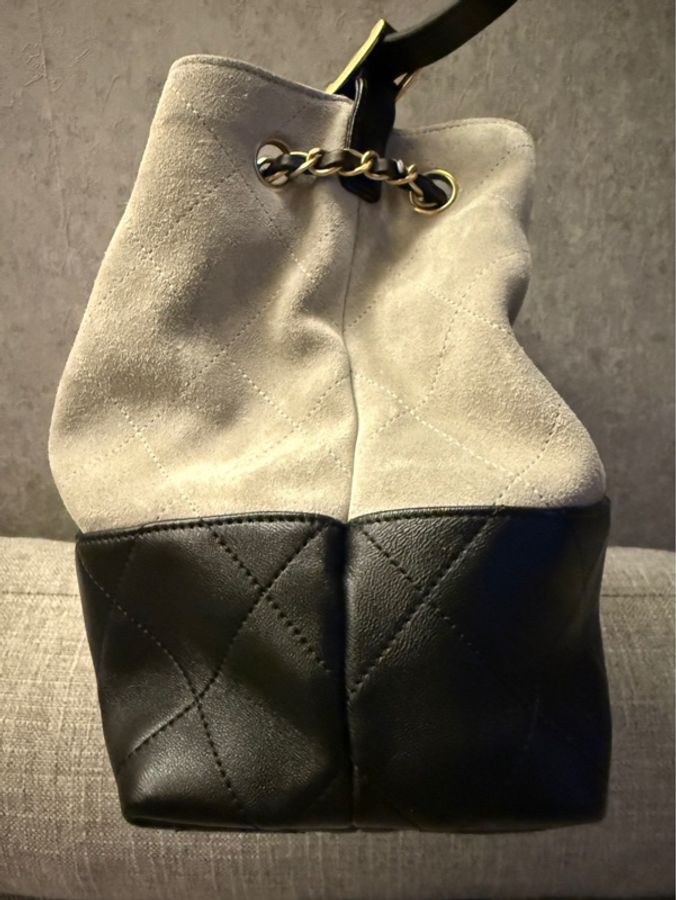 🤍 CHANEL 25A 灰色麂皮拼黑皮 Hobo 大號|金扣|芯片款|🤍-3
