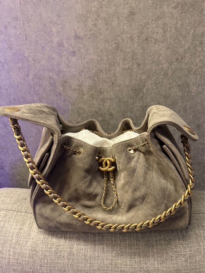 🩶 CHANEL 25 Bag 小號|灰色麂皮|霧金扣|人氣夢幻新款 🩶-0
