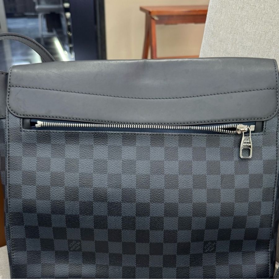 Louis Vuitton 路易威登,棋盘格拼牛皮单肩斜挎翻盖邮差包 尺寸约28×24。-10