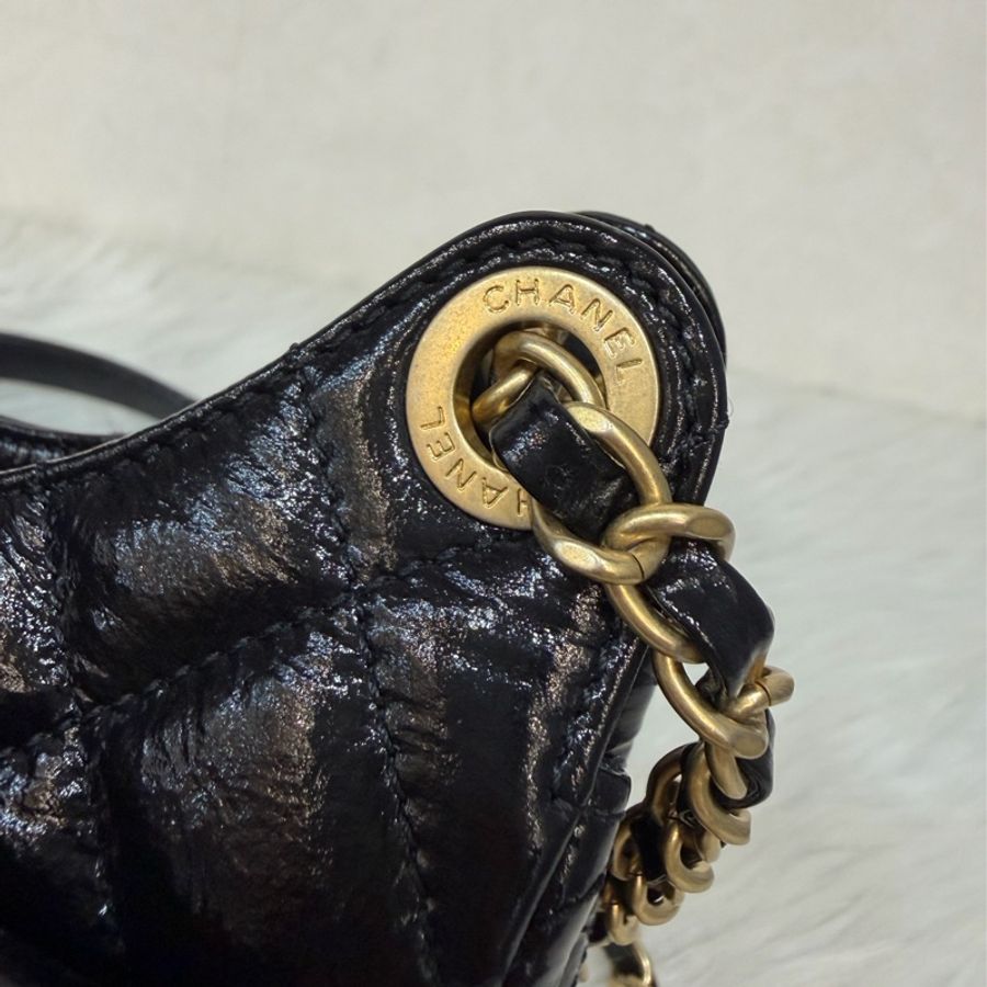 CHANEL AS4323 黑色 油蠟牛皮 金釦 天貓兩用包 牛角包 斜背包-14