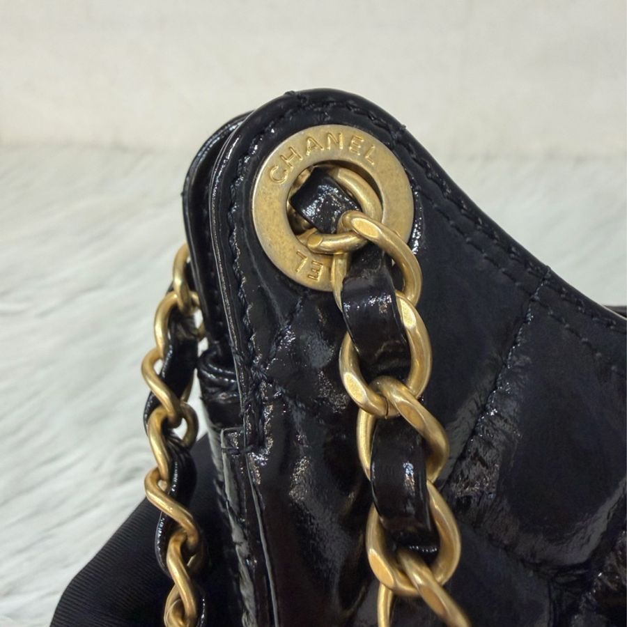CHANEL AS4323 黑色 油蠟牛皮 金釦 天貓兩用包 牛角包 斜背包-15