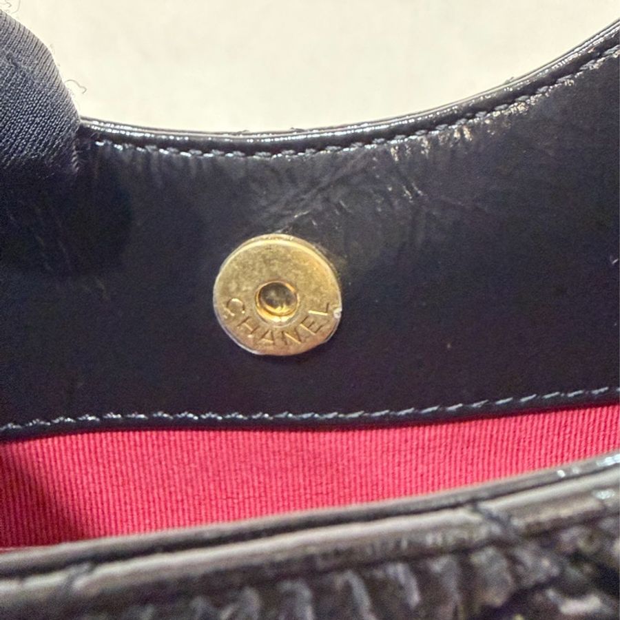 CHANEL AS4323 黑色 油蠟牛皮 金釦 天貓兩用包 牛角包 斜背包-32