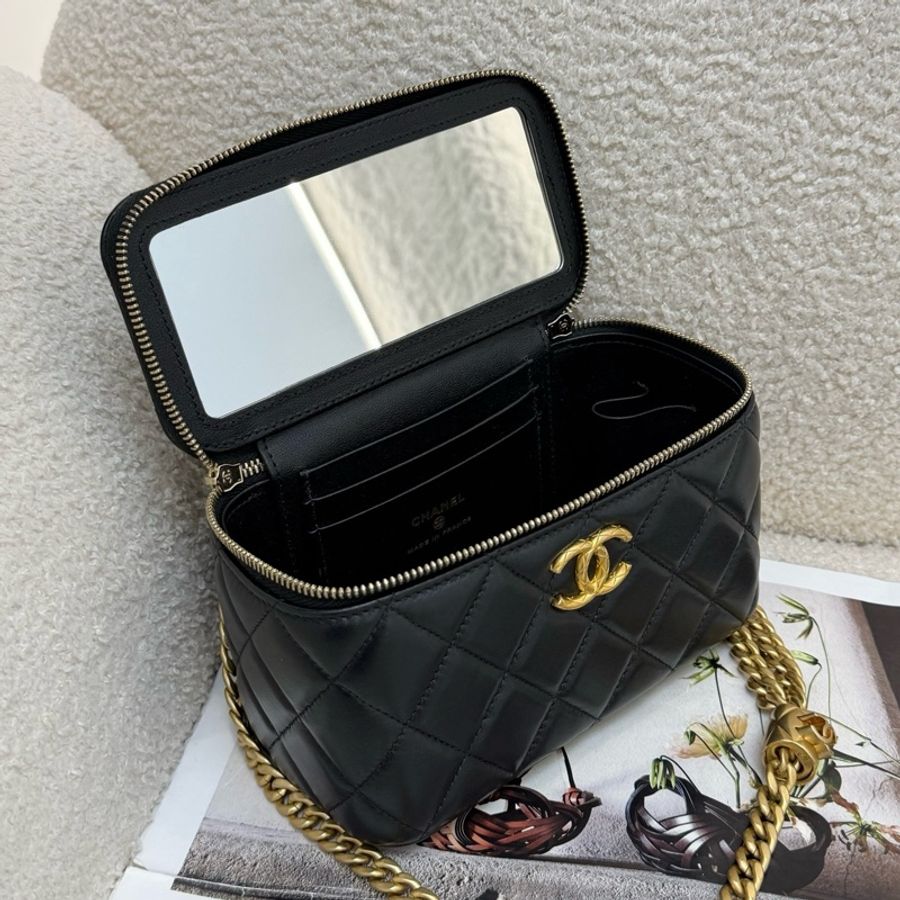 Chanel/香奈兒 黑色羊皮金柱款化妝盒帶鏡子斜背包化妝包 金扣-7