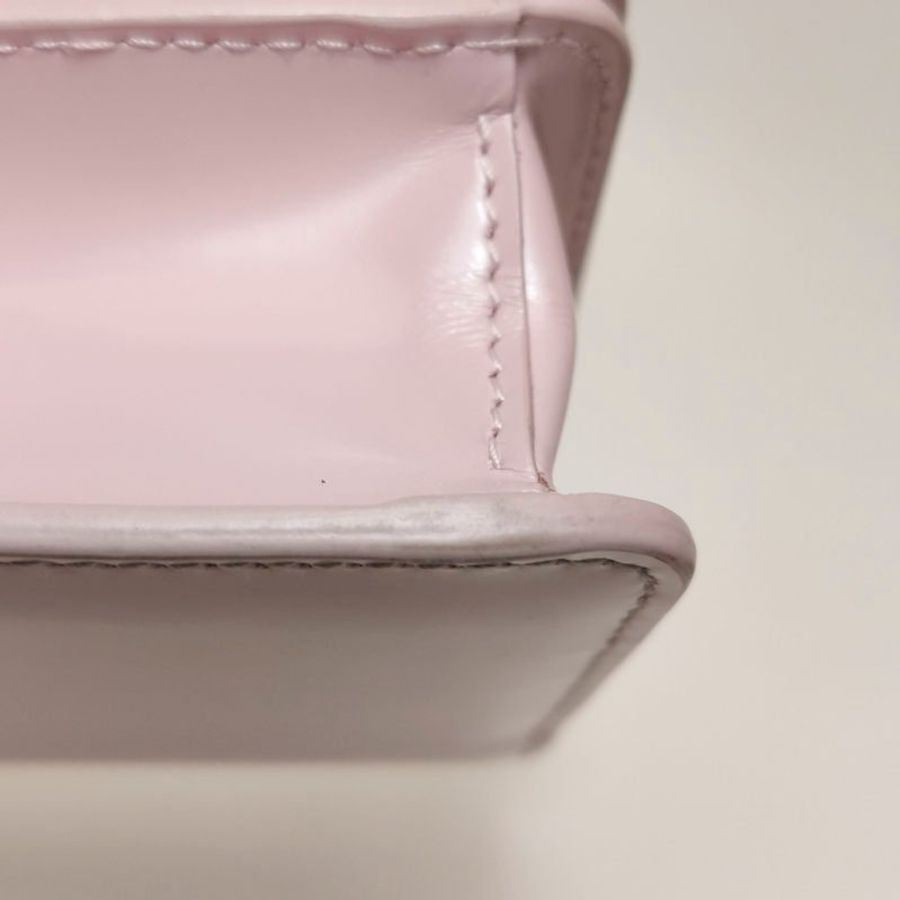 Prada 牛皮純色三角標誌翻蓋斜背包-19