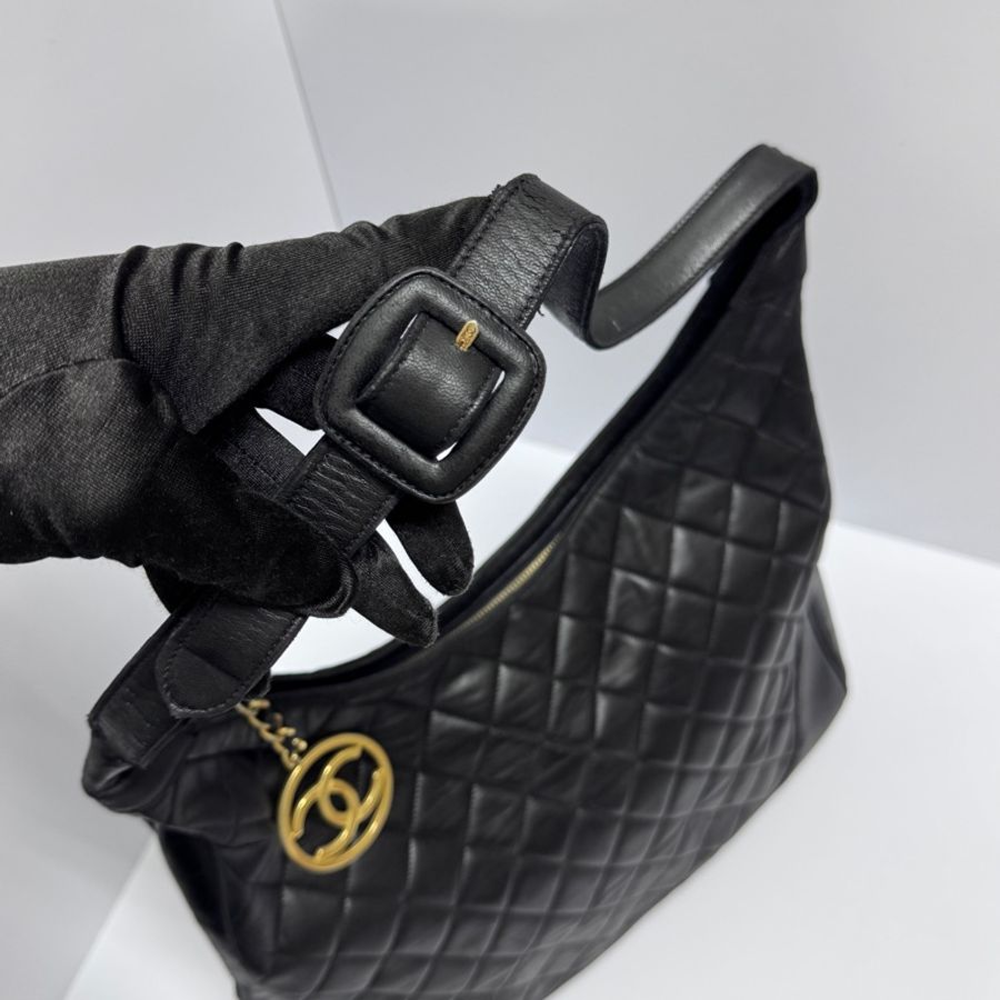 CHANEL Hobo 香奈兒 黑金牛皮 半月包 腋下包-6