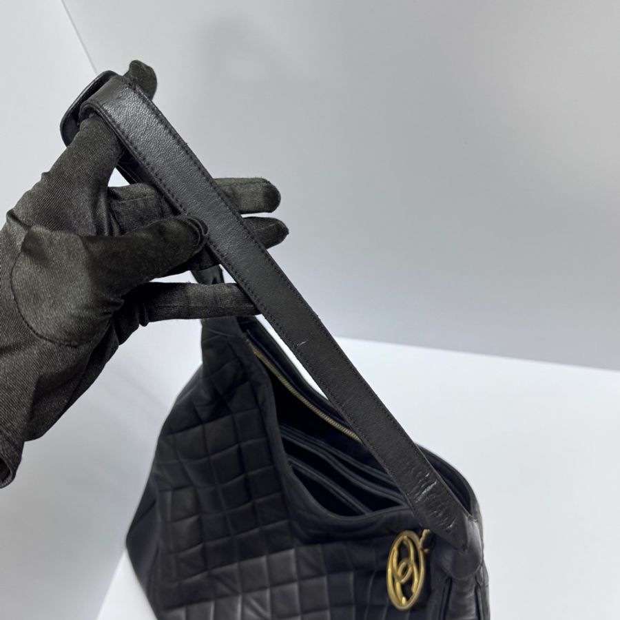 CHANEL Hobo 香奈兒 黑金牛皮 半月包 腋下包-8