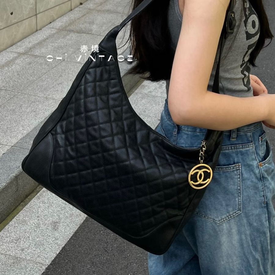 CHANEL Hobo 香奈兒 黑金牛皮 半月包 腋下包-17