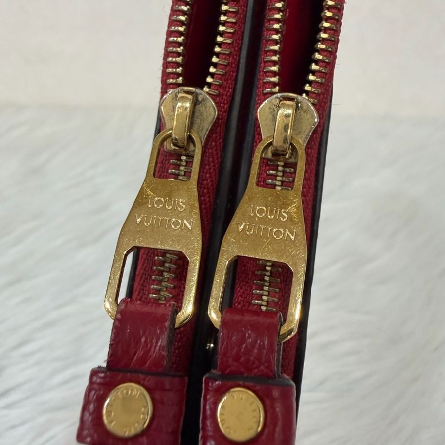 LV M62529 紅皮 牛皮 壓紋 金釦 對開 長夾-17