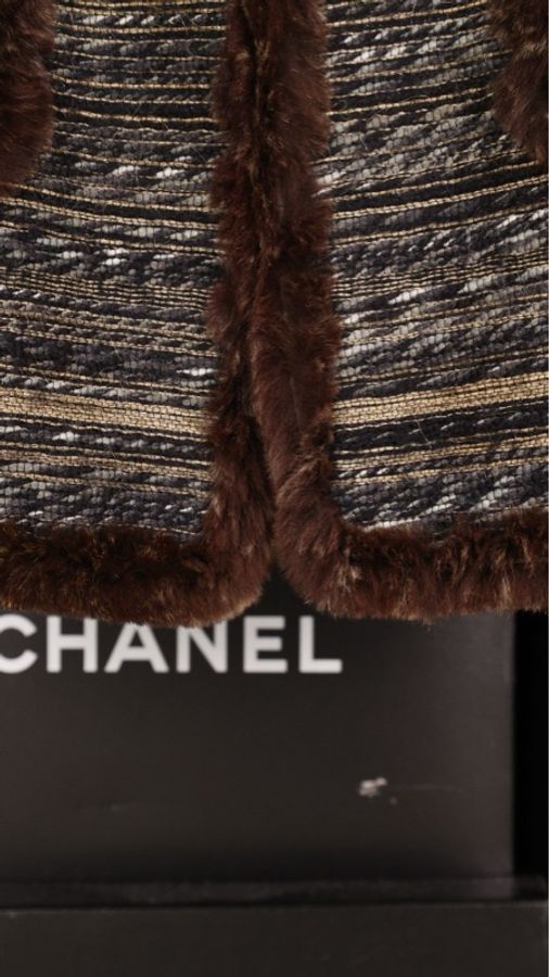 Chanel 03年棕色条纹毛毛滚边两口袋圆领上衣外套-50