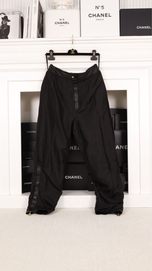 Chanel 93年黑金扣侧边拉链两口袋皮裤长裤-1