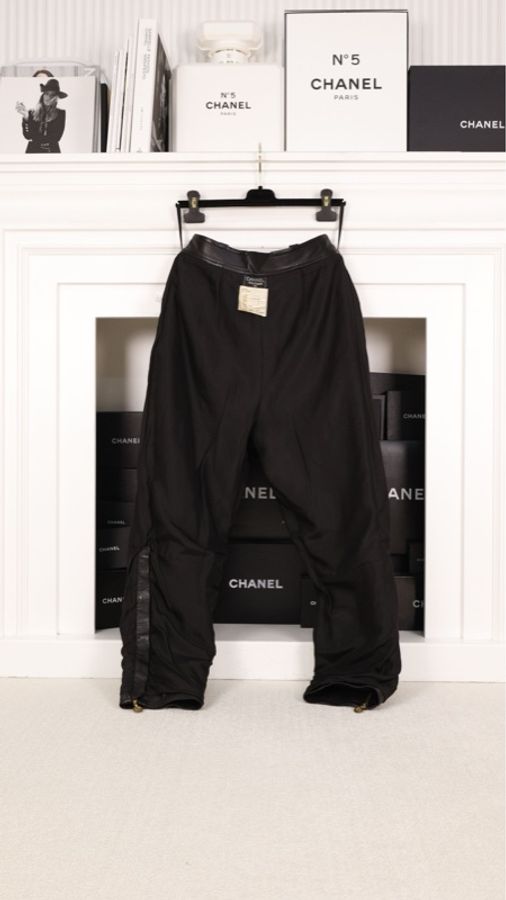 Chanel 93年黑金扣侧边拉链两口袋皮裤长裤-6