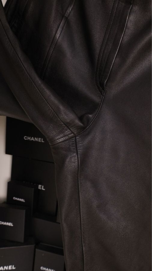 Chanel 93年黑金扣侧边拉链两口袋皮裤长裤-55