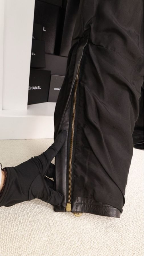 Chanel 93年黑金扣侧边拉链两口袋皮裤长裤-65
