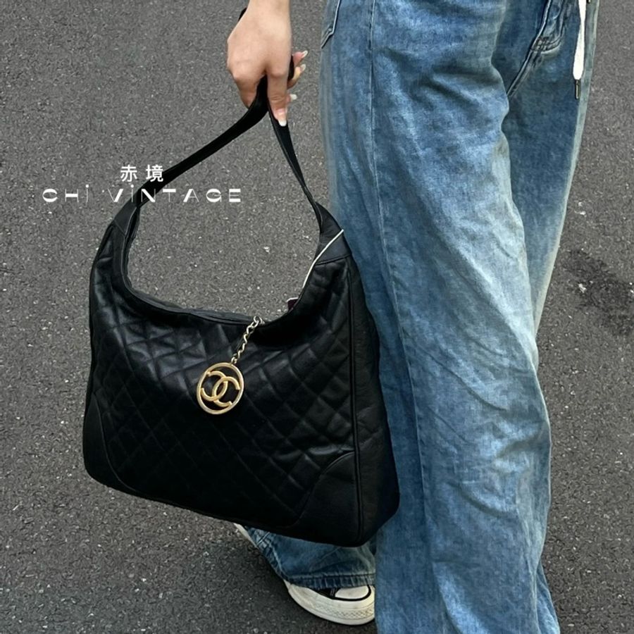 Chanel Hobo 香奈兒 黑金牛皮 半月包 腋下包-2