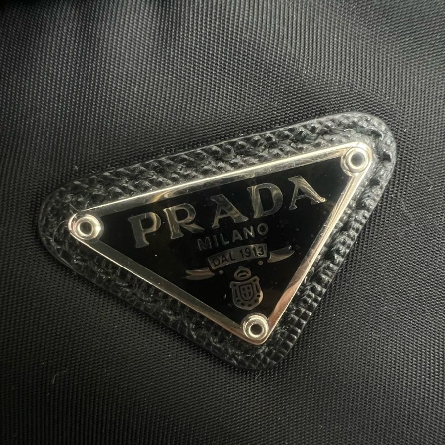 Prada re-edition 2005 黑色尼龍腋下包-1