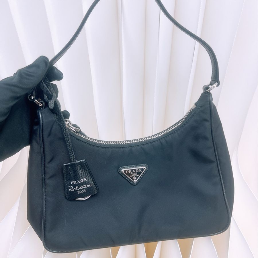 Prada re-edition 2005 黑色尼龍腋下包-2