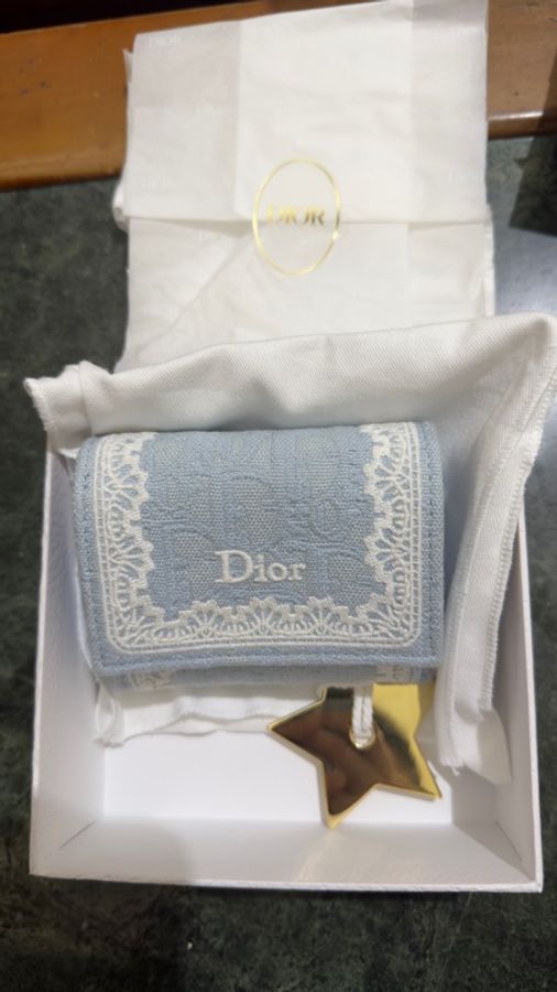 Dior日本限定三折短夾-1