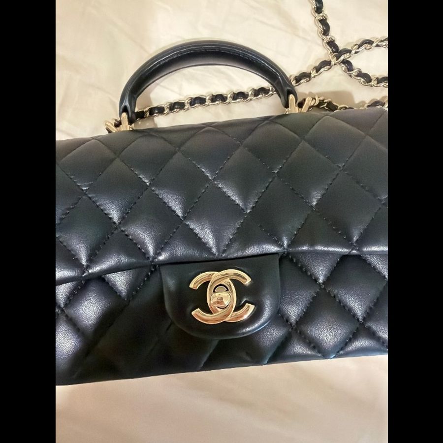 極新全配✨️25年11月購證 Chanel CF Mini handle 20 黑色淡金 晶片款羊皮-9