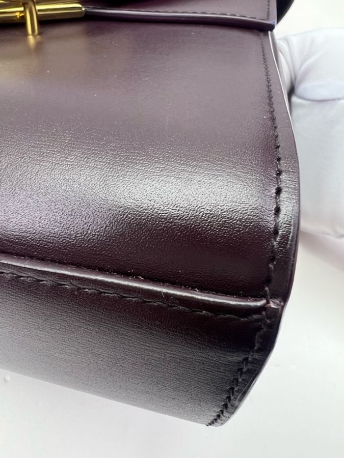 BOTTEGA VENETA BV Clip 葆蝶家翻蓋三角扣單肩斜挎郵差包,黑色金扣,經典設計 葡萄紫-3