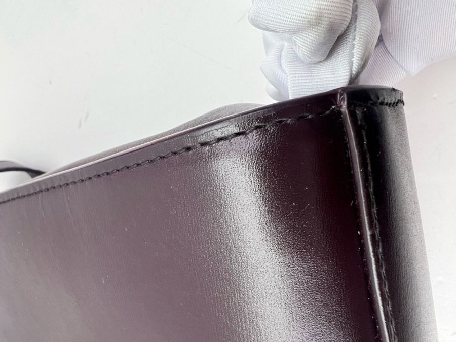 BOTTEGA VENETA BV Clip 葆蝶家翻蓋三角扣單肩斜挎郵差包,黑色金扣,經典設計 葡萄紫-7
