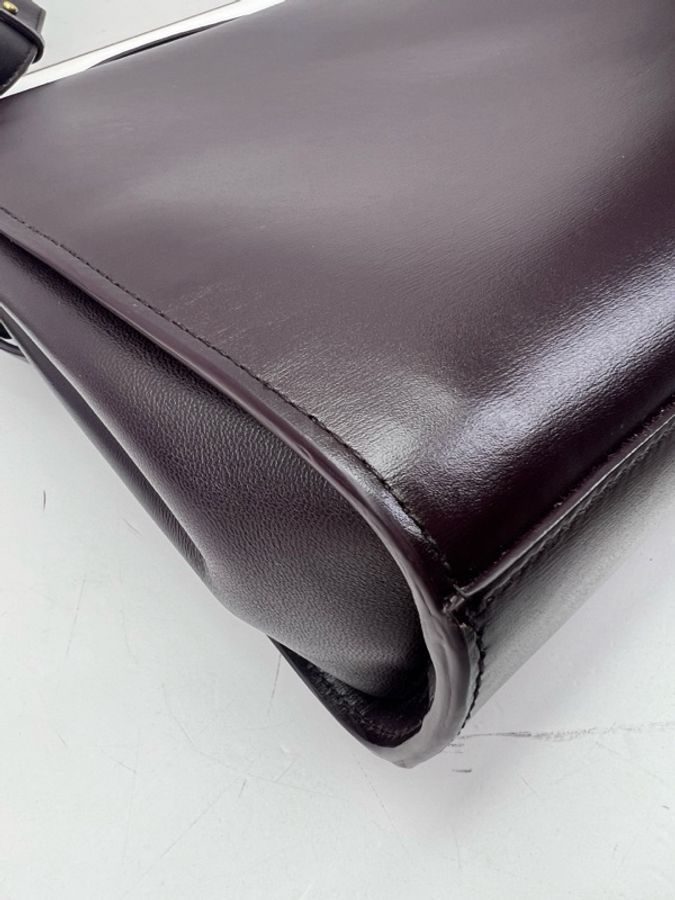 BOTTEGA VENETA BV Clip 葆蝶家翻蓋三角扣單肩斜挎郵差包,黑色金扣,經典設計 葡萄紫-8