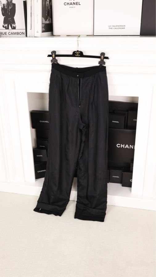Chanel 94年黑金扣缎面字母滚边长裤-3