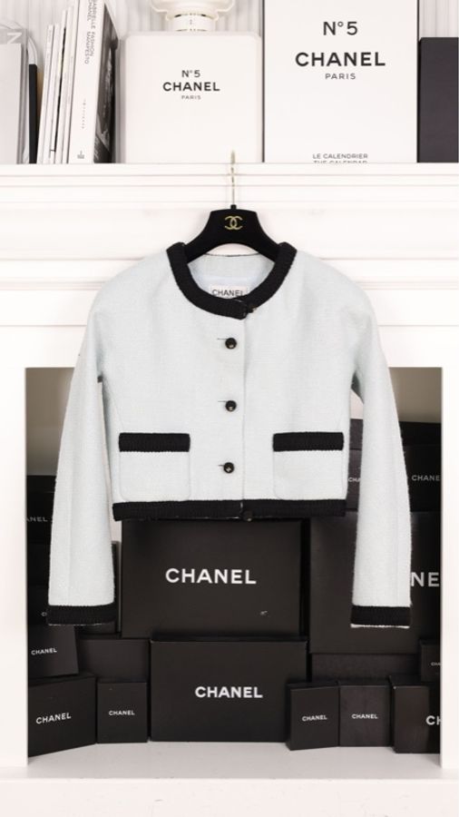 Chanel 90年海报款婴儿蓝羊毛黑色滚边两口袋crop短外套-0