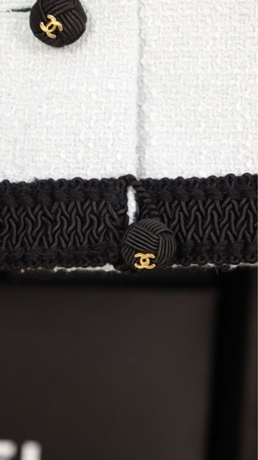 Chanel 90年海报款婴儿蓝羊毛黑色滚边两口袋crop短外套-30