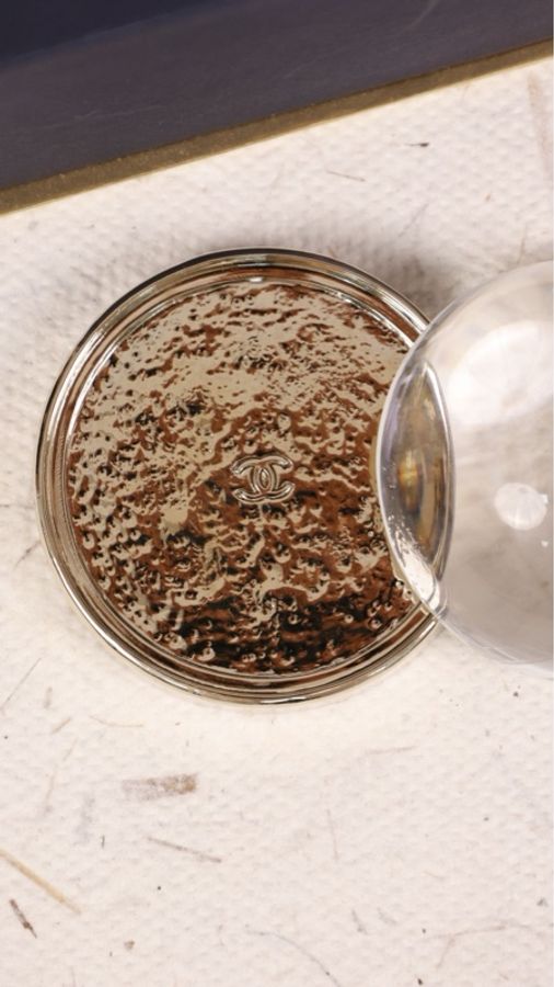 Chanel 24B Goossens金银饰坊金箔纸质感底盘水晶球镇纸-7