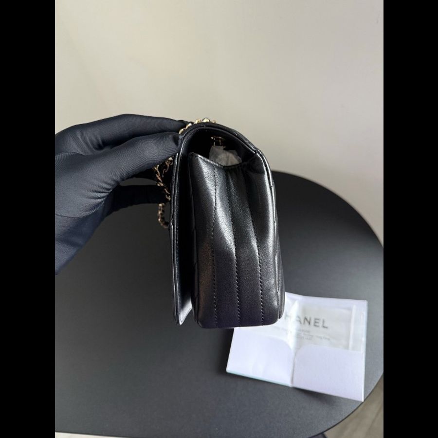 Chanel香奈兒限量V紋口蓋包-3