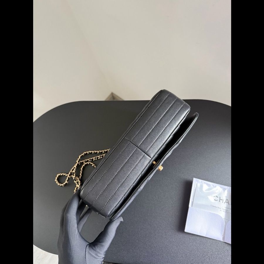 Chanel香奈兒限量V紋口蓋包-4