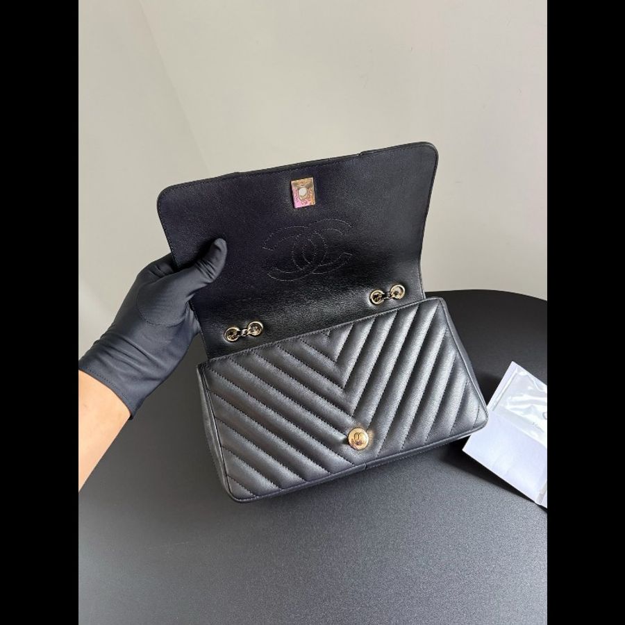 Chanel香奈兒限量V紋口蓋包-5