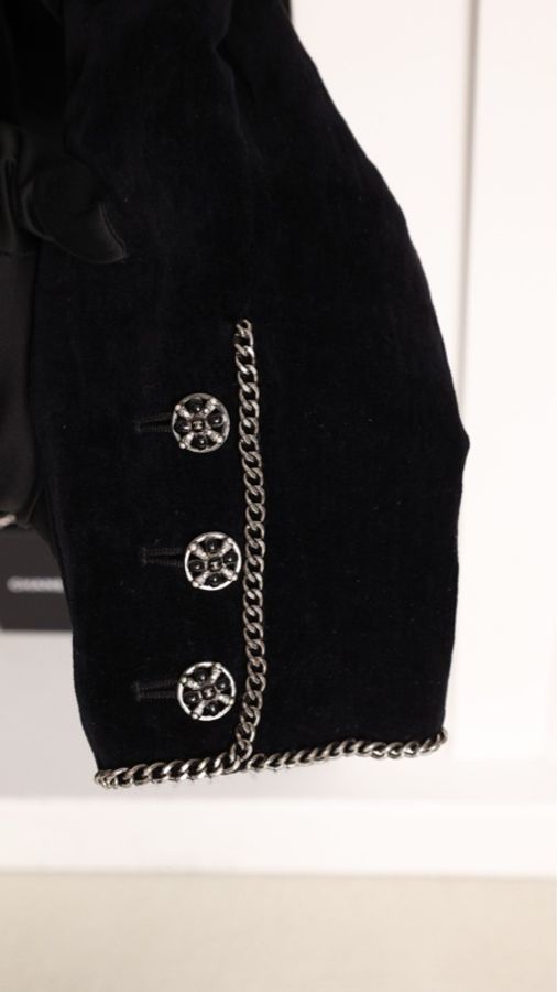 Chanel 06年秀款黑色丝绒银链滚边收腰上衣外套-46