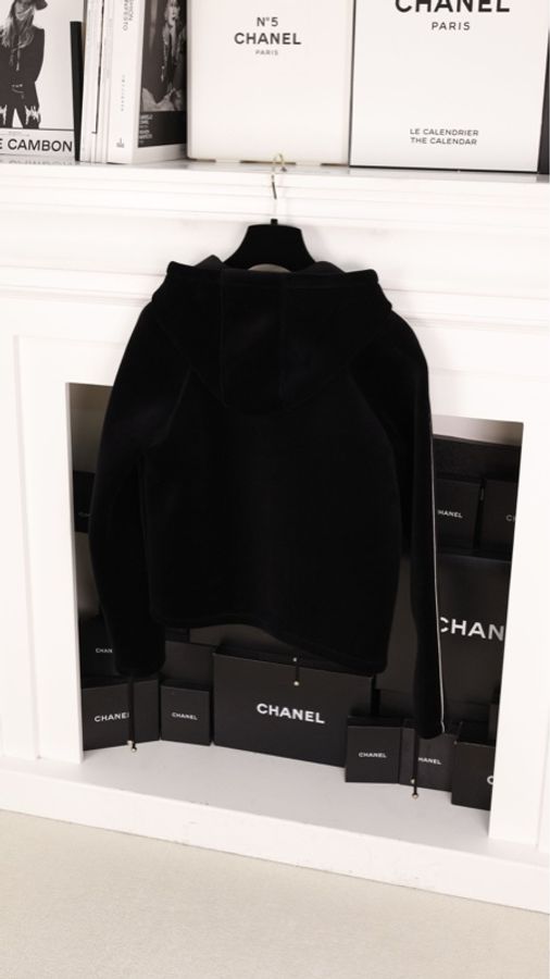 Chanel 18年黑色丝绒太空棉两口袋拉链连帽上衣外套-2