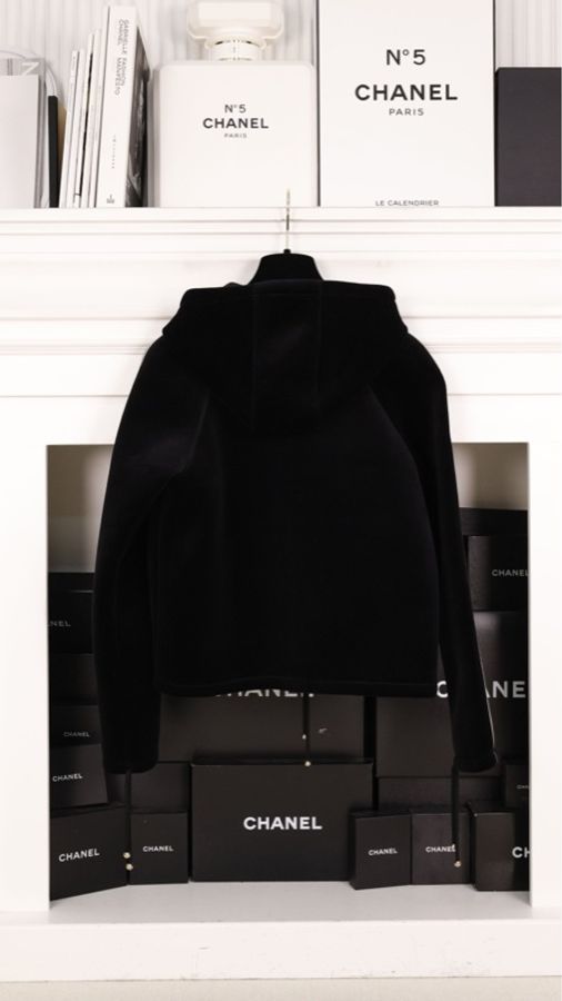 Chanel 18年黑色丝绒太空棉两口袋拉链连帽上衣外套-5