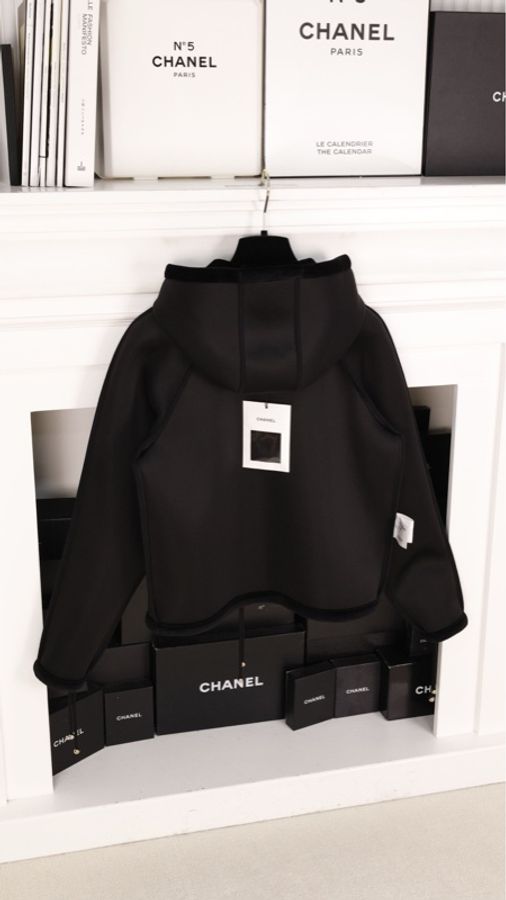 Chanel 18年黑色丝绒太空棉两口袋拉链连帽上衣外套-8