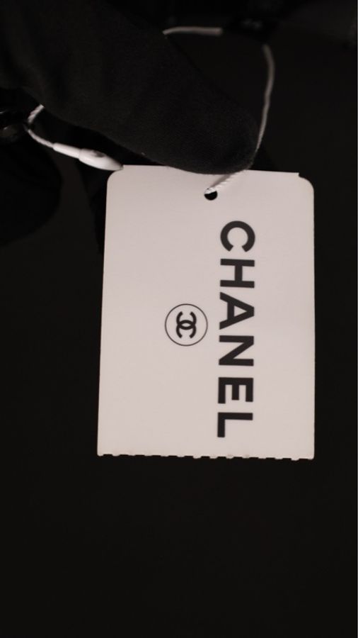 Chanel 18年黑色丝绒太空棉两口袋拉链连帽上衣外套-14