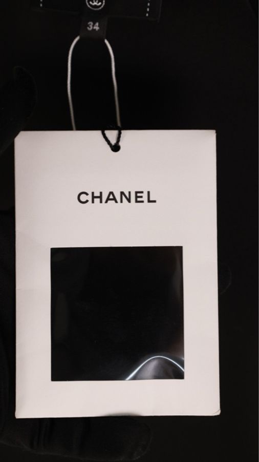 Chanel 18年黑色丝绒太空棉两口袋拉链连帽上衣外套-17