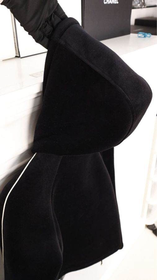 Chanel 18年黑色丝绒太空棉两口袋拉链连帽上衣外套-26
