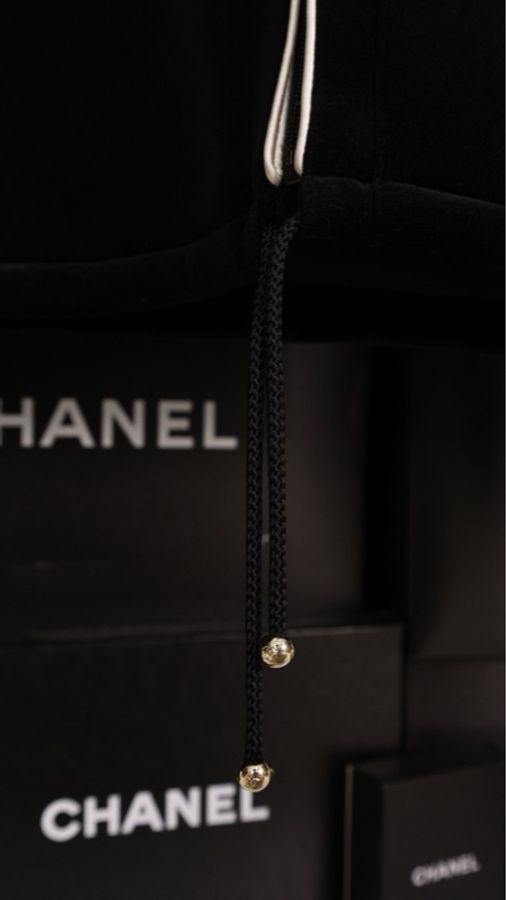 Chanel 18年黑色丝绒太空棉两口袋拉链连帽上衣外套-33