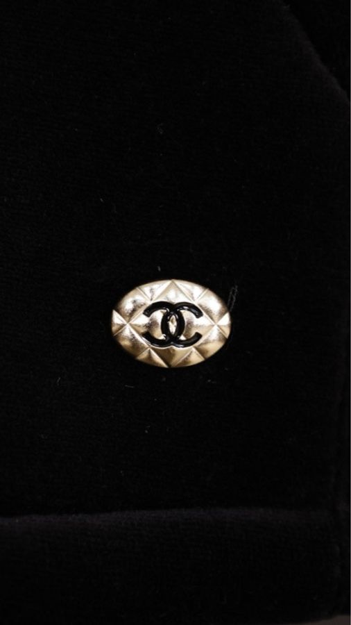 Chanel 18年黑色丝绒太空棉两口袋拉链连帽上衣外套-44