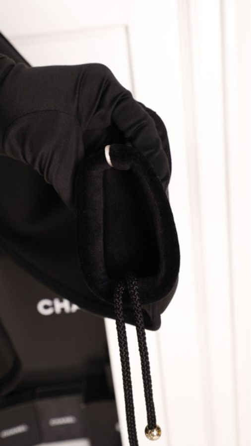 Chanel 18年黑色丝绒太空棉两口袋拉链连帽上衣外套-49