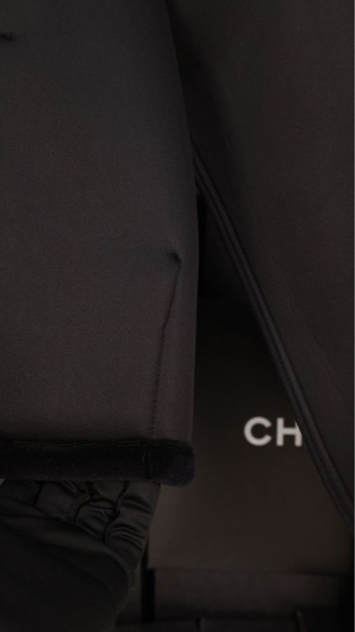 Chanel 18年黑色丝绒太空棉两口袋拉链连帽上衣外套-59