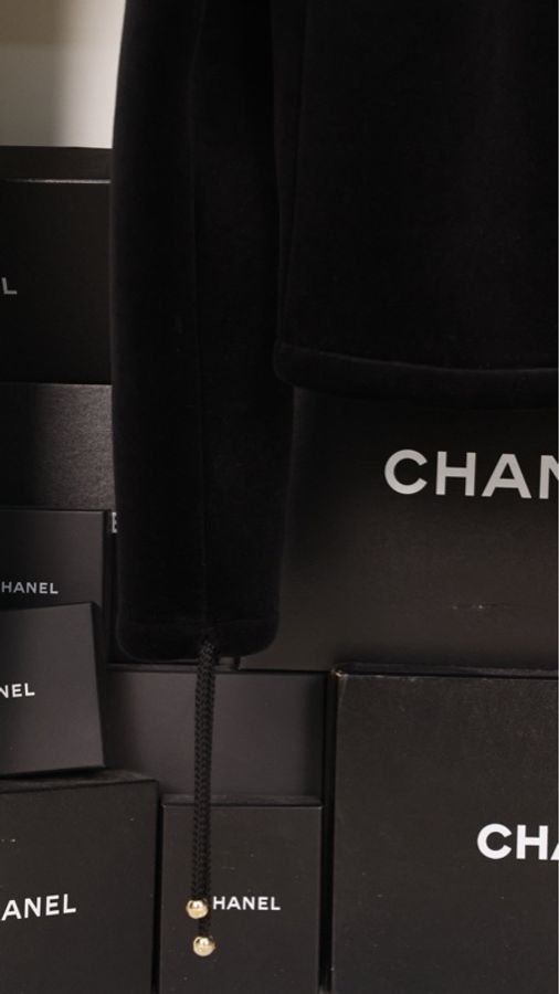 Chanel 18年黑色丝绒太空棉两口袋拉链连帽上衣外套-62