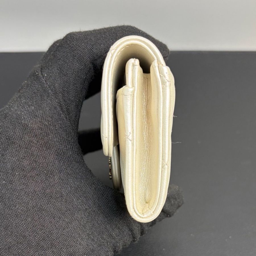 Chanel/香奈兒 珠光白色牛皮 卡包零錢包 31開 菱格紋壓紋設計,金色雙C扣飾-4