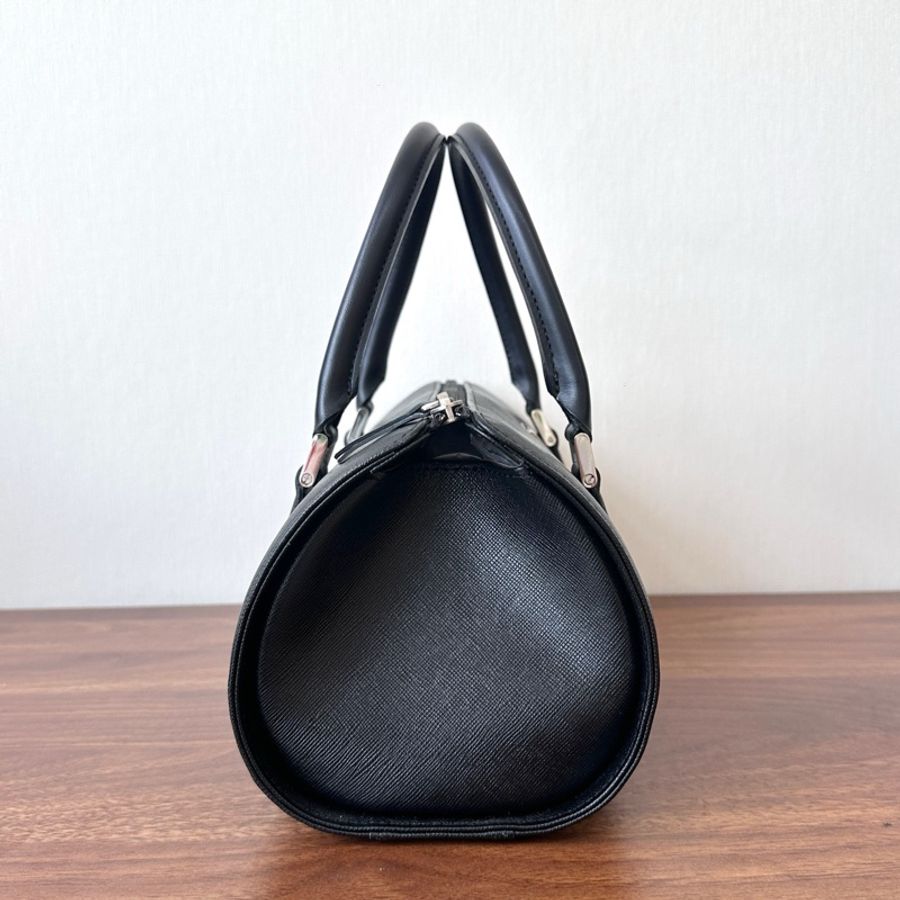 Burberry 巴寶莉 黑色牛皮十字紋圓筒手提包-3