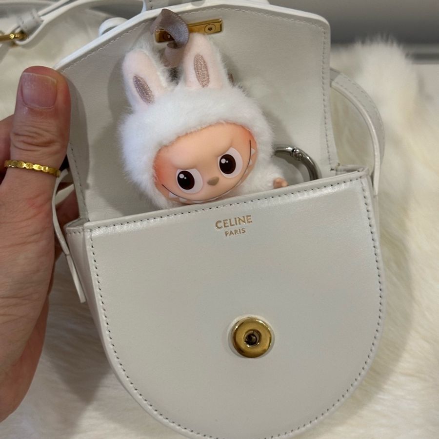 99新CELINE賽琳 BesaceCuir Triomphe 凱旋門小包  mini白色馬鞍包 牛皮 22年編碼-7