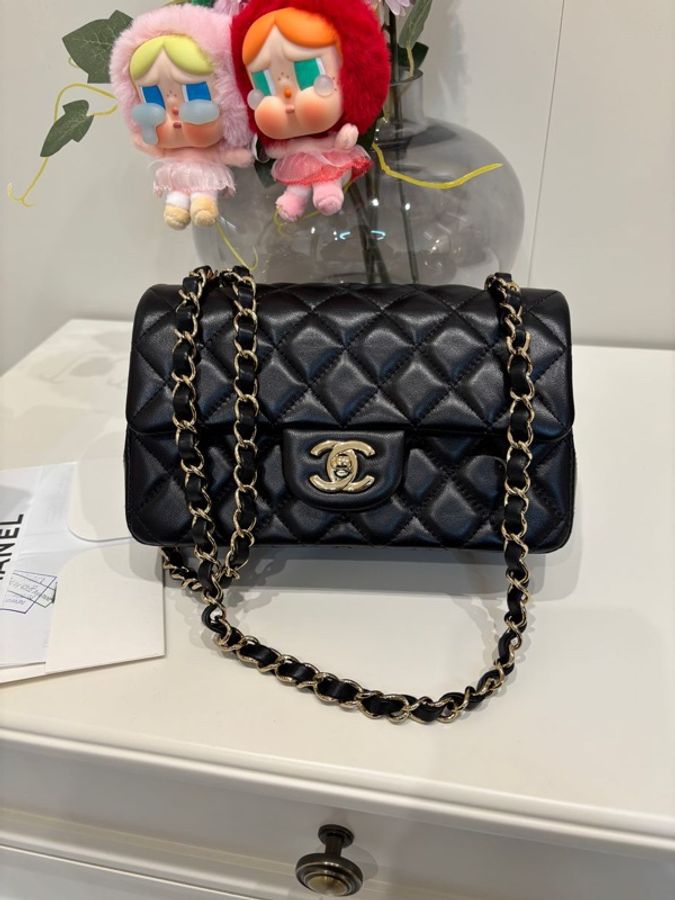 Chanel mini flap bag A69900 20cm classic flap 黑色羊皮金扣100%Authentic, 98%New-0