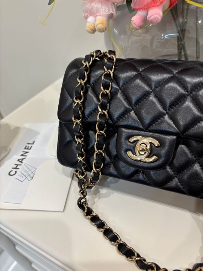 Chanel mini flap bag A69900 20cm classic flap 黑色羊皮金扣100%Authentic, 98%New-1