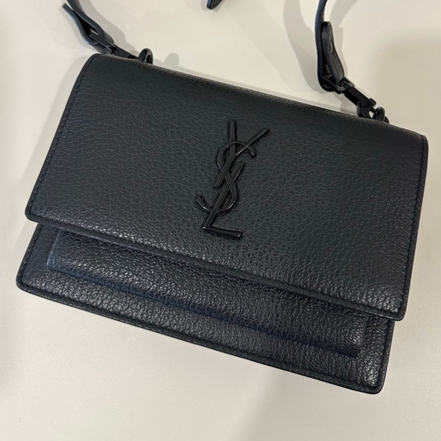 YSL聖羅蘭全黑so black風琴mini單肩斜挎包 極簡酷派風 黑色logo低調時尚 皮肩帶舒適-2